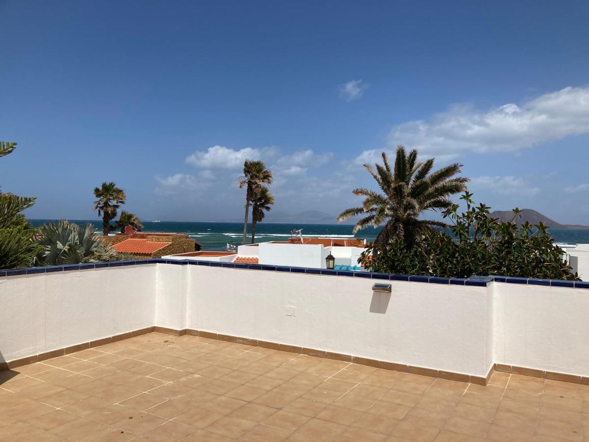 Beach House With The Heated Pool Next To Rocky Point Corralejo Esterno foto