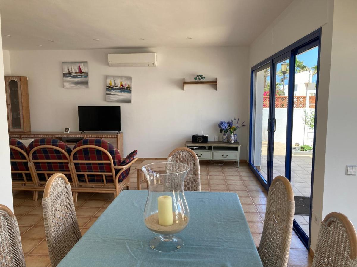 Beach House With The Heated Pool Next To Rocky Point Corralejo Esterno foto